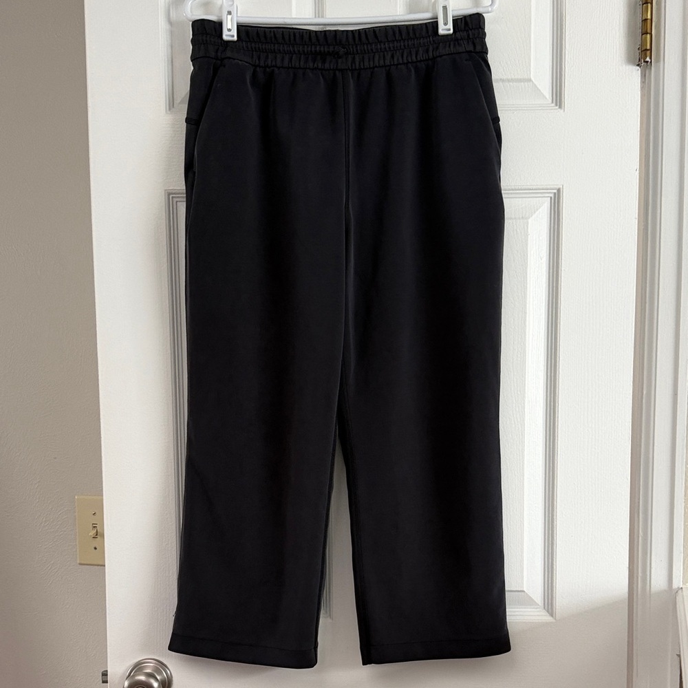 Lululemon size 10 Softstreme High-Rise Straight-Leg Cropped Pant Black